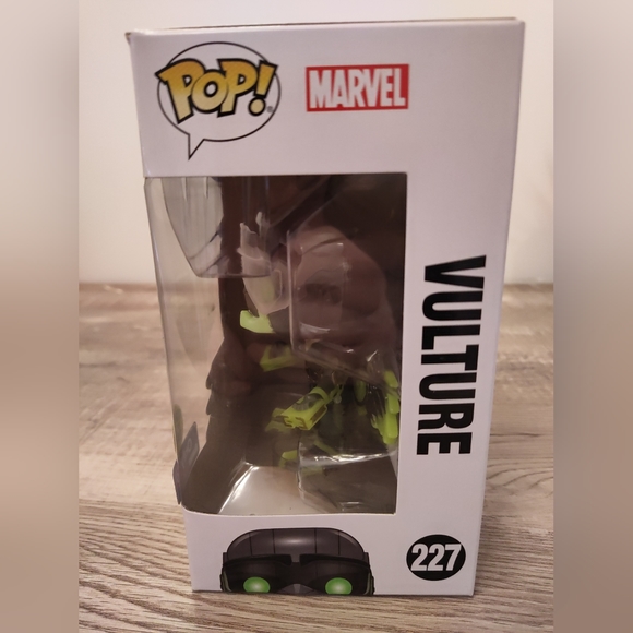 Exclusive Glow in the Dark Marvel Spider-Man: Homecoming Vulture #227 - Picture 3 of 5